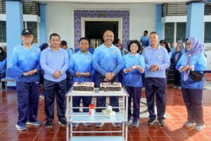 Akrab! Rektor dan Ratusan Pegawai UHT Rayakan Ultah Bersama