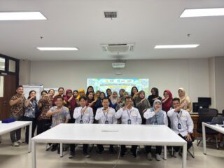 Keren! Dosen Unesa Latih Guru Akuntansi Batam Jajal Platform Evaluasi Digital