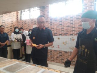 ​Kreatif di Balik Jeruji: Warga Binaan Rutan Medaeng Cetak Donat hingga Sabun